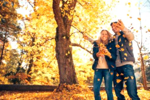 fall-couple-photos